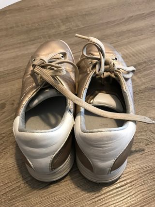 Zapatillas Geox doradas. Talla 37. Mujer de segunda mano por 25 EUR en Las  Rozas de Madrid en WALLAPOP