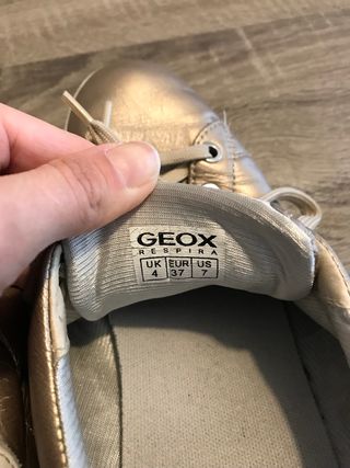 Zapatillas Geox doradas. Talla 37. Mujer de segunda mano por 25 EUR en Las  Rozas de Madrid en WALLAPOP