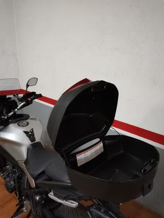Baul moto con respaldo de segunda mano en Barcelona en WALLAPOP