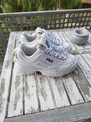 Bambas blancas Fila 38.5 de segunda mano por 15 EUR en Sitges en WALLAPOP