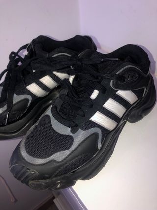 Adidas Magmur Runner Negras de segunda mano por 65 EUR en Málaga en WALLAPOP