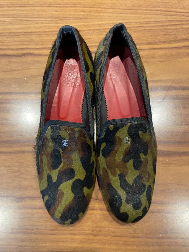 Slippers de CAROLINA HERRERA de pelo de potro