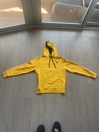 Sudadera the north face amarilla de segunda mano por 20 EUR en Manresa en  WALLAPOP