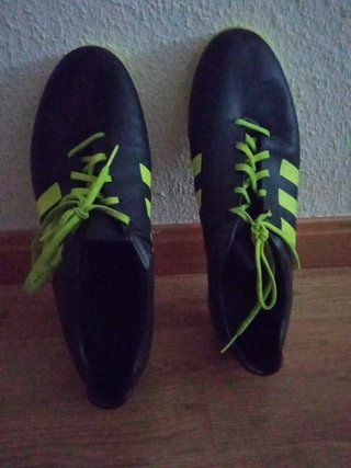 Zapatillas futbol 7 de segunda mano por 15 EUR en Colonia Pablo Iglesias en  WALLAPOP
