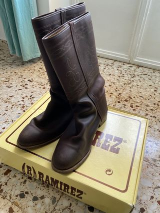 Botas camperas de segunda mano por 45 EUR en Alcaudete en WALLAPOP