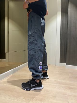 Pantalon deportivo mujer Adidas NASA (M) de segunda mano por 33 EUR en  Madrid en WALLAPOP