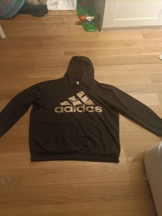 SUDADERA ADIDAS LOGO MILITAR de segunda mano por 30 EUR en Bilbao en  WALLAPOP