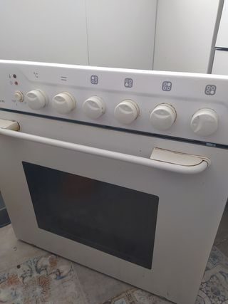 El horno eléctrico de segunda mano por 40 EUR en Zaragoza en WALLAPOP
