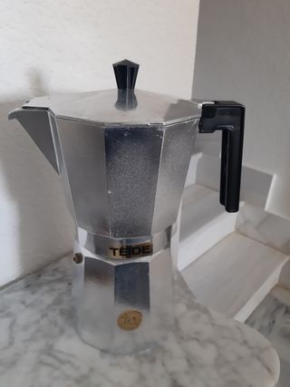 Cafetera Valira Aluminio 700ml de segunda mano por 20 EUR en Torre de  Benagalbon en WALLAPOP