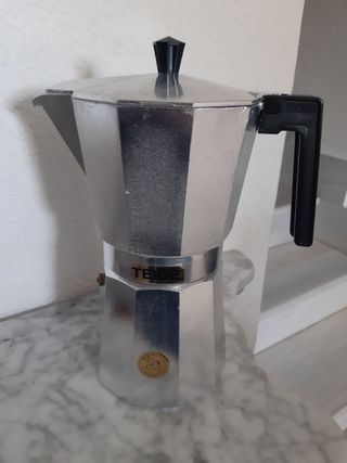 Cafetera Valira Aluminio 700ml de segunda mano por 20 EUR en Torre de  Benagalbon en WALLAPOP
