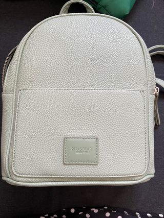 MOCHILA PULL AND BEAR de segunda mano por 15 EUR en Valencia en WALLAPOP