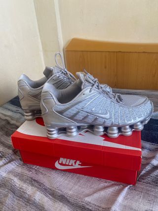 Nike Shox TL grises de segunda mano por 120 EUR en Salamanca en WALLAPOP