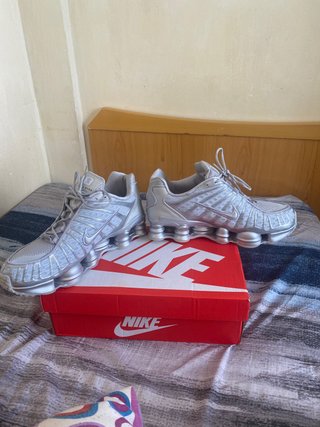 Nike Shox TL grises de segunda mano por 120 EUR en Salamanca en WALLAPOP
