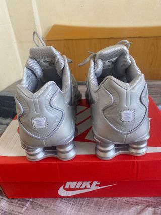 Nike Shox TL grises de segunda mano por 120 EUR en Salamanca en WALLAPOP