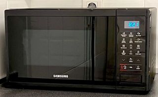 Horno microondas de segunda mano por 50 EUR en Arroyo de La Miel en WALLAPOP