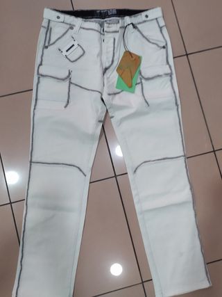 Pantalón vaquero blanco ancho de segunda mano por 10 EUR en Casas-Ibañez en  WALLAPOP