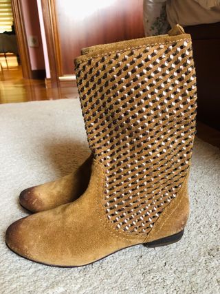 Botas Zara Trafaluc de segunda mano por 17 EUR en Villamediana de Iregua en  WALLAPOP