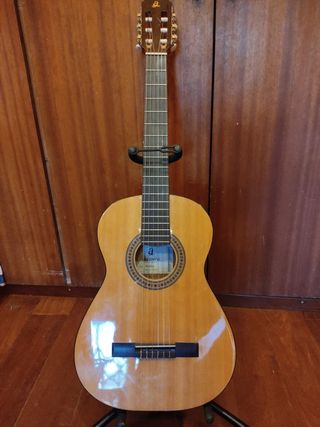 Guitarra 3\\/4 Admira modelo Fiesta de segunda mano por 90 EUR en L\\'  Arboçar en WALLAPOP