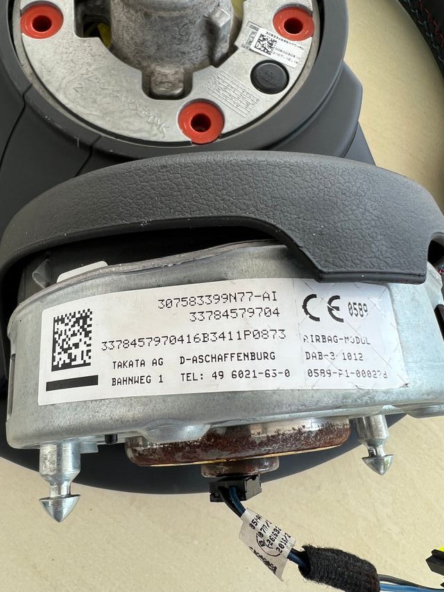 Volante deportivo BMW M y caja de airbag Serie1