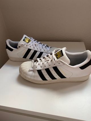 Zapatillas Adidas Superstar de segunda mano por 30 EUR en Madrid en WALLAPOP