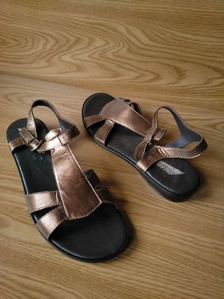 Talla 42 ¡Nuevas! sandalias mujer de piel de segunda mano por 18 EUR en  Pamplona en WALLAPOP