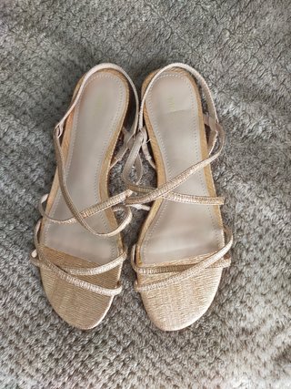 N.37 sandalias tiras doradas Mango de segunda mano por 6 EUR en La Felguera  en WALLAPOP