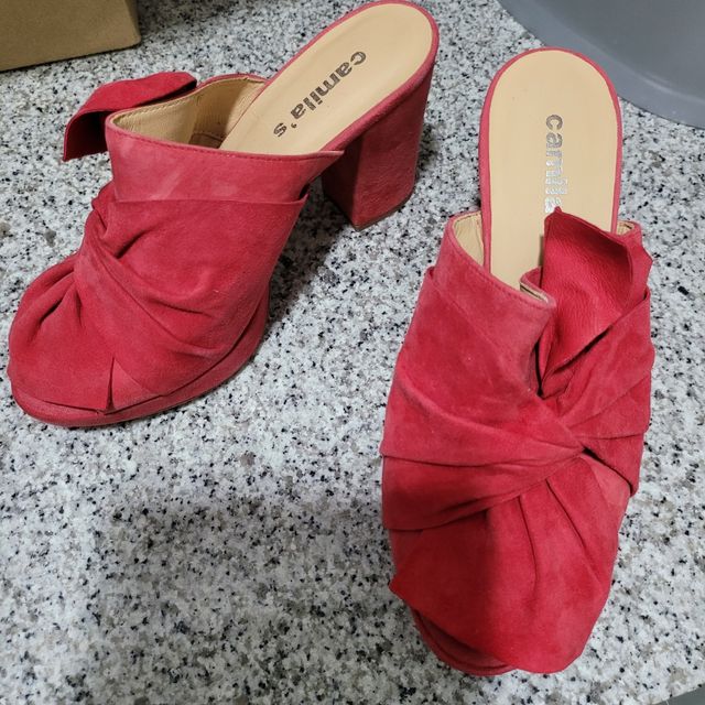 Zapato rojo tipo zueco