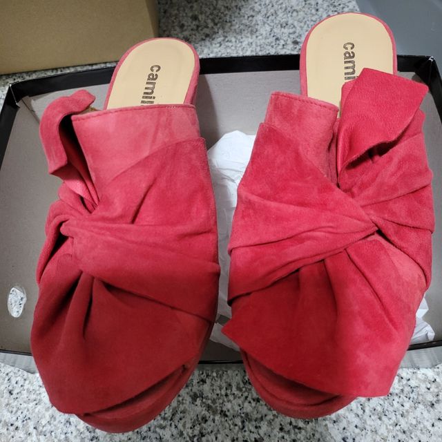 Zapato rojo tipo zueco