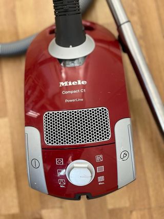 Aspiradora Miele Powerline Compact C1 de segunda mano por 100 EUR en  Sevilla en WALLAPOP