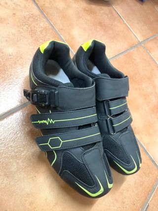 Zapatillas Ciclismo de segunda mano en Huelva en WALLAPOP