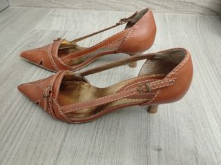 Zapatos tacón Cortefiel de segunda mano por 14 EUR en Valladolid en WALLAPOP
