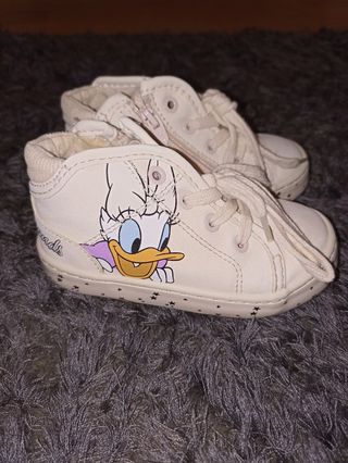 Zapatillas Minnie 22 Zara de segunda mano por 8 EUR en Logroño en WALLAPOP