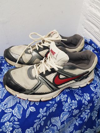 Bambas NIKE n43 de segunda mano por 15 EUR en Canovelles en WALLAPOP