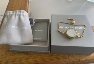 Pulsera de actividad de Michael Kors de segunda mano por 65 EUR en Madrid  en WALLAPOP