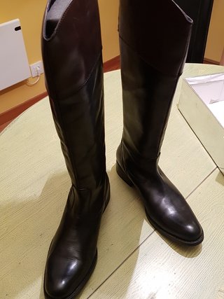 Botas piel de marca sin estrenar. de segunda mano por 30 EUR en A Coruña en  WALLAPOP