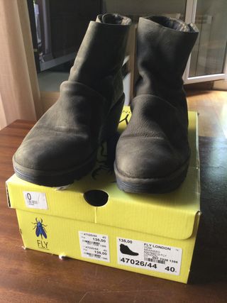 BOTAS FLY LONDON VERDE de segunda mano por 35 EUR en Barcelona en WALLAPOP