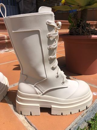 Botas plataforma Zara talla 35 nuevas de segunda mano por 42 EUR en Cádiz  en WALLAPOP