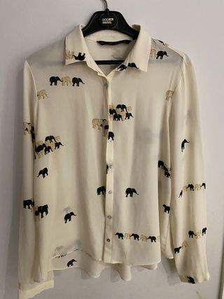 Camisa elefantes suelta de Zara de segunda mano por 8 EUR en Madrid en  WALLAPOP