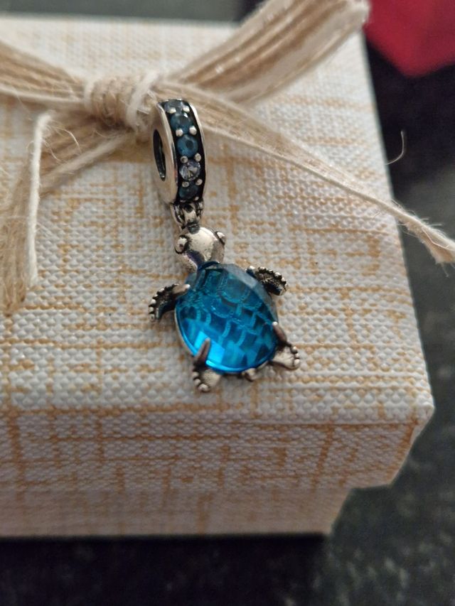 charm plata tortuga azul