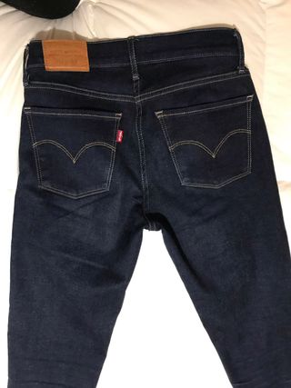 Levis 701 super skinny mujer, talla 26 de segunda mano por 30 EUR en Ermua  en WALLAPOP