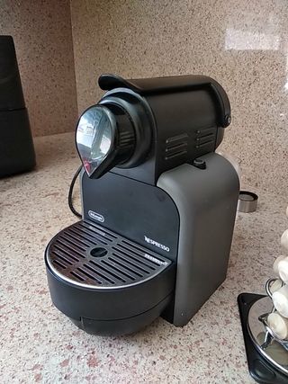 Cafetera Nespresso de segunda mano en Sant Andreu de la Barca en WALLAPOP