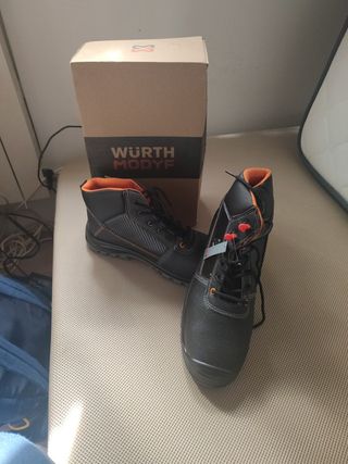 Zapatos\\/Botas de trabajo Wurth Modyf de segunda mano por 39 EUR en Madrid  en WALLAPOP