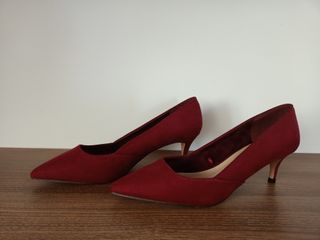 Zapatos de tacón color Burdeos\\/Granate de segunda mano por 7 EUR en  Bergondo en WALLAPOP