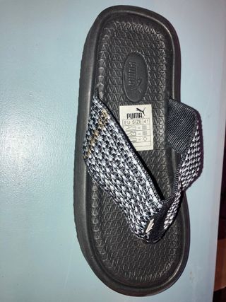 Chanclas de playa puma nuevas de segunda mano por 5 EUR en Cuadros en  WALLAPOP