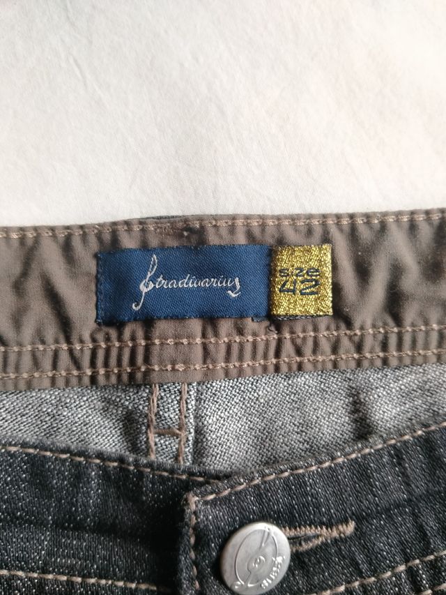 Pantalón vaquero corto .