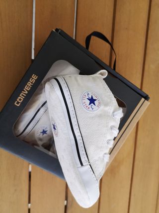Converse bebé blanco Talla 20 de segunda mano por 12 EUR en Dos Hermanas en  WALLAPOP