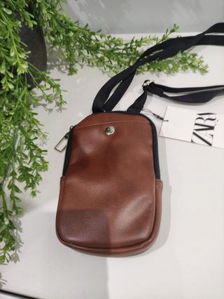 Bandolera, mariconera bolso Zara NUEVO de segunda mano por 9 EUR en Vigo en  WALLAPOP