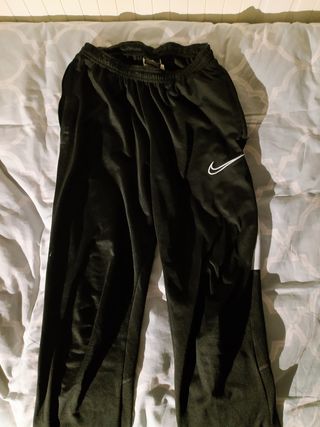 Pantalones de chándal nike negros de segunda mano por 5 EUR en Murcia en  WALLAPOP