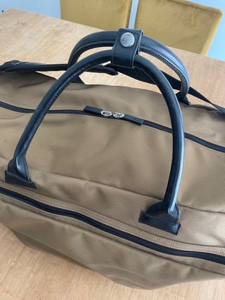 Bolsa de viaje Zara de segunda mano por 15 EUR en Rivas-Vaciamadrid en  WALLAPOP