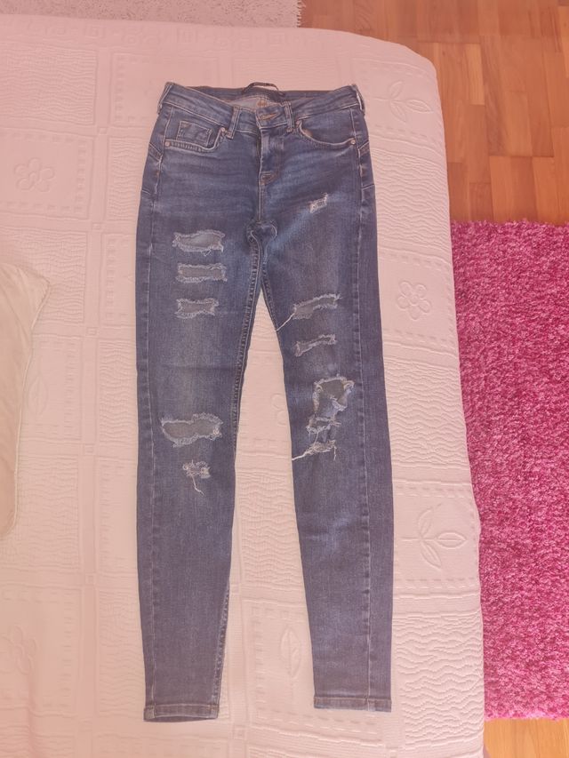 Pantalones vaqueros Bershka talla 32 (XS)